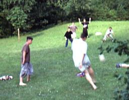 kicken auf der Wiese