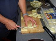 ... beim Maultaschen schneiden, ...